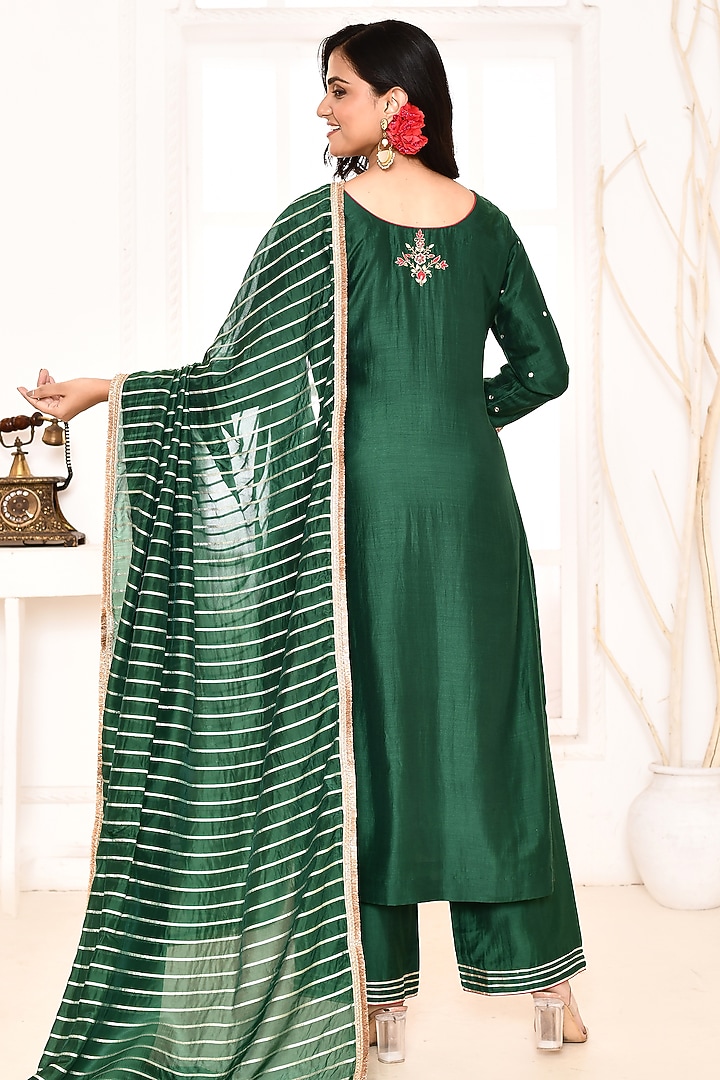 Emerald Green Cotton Silk Hand Embroidered Straight Kurta Set by Abbaran at Pernia's Pop Up Shop