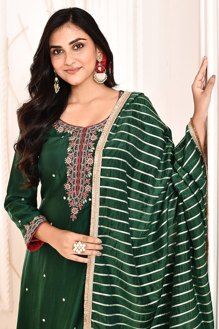 Emerald Green Cotton Silk Hand Embroidered Straight Kurta Set by Abbaran at Pernia's Pop Up Shop