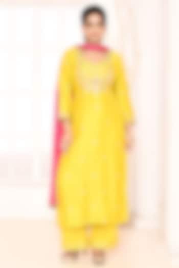 Yellow Cotton Silk Hand Embroidered Straight Kurta Set by Abbaran at Pernia's Pop Up Shop