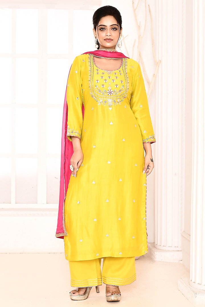 Yellow Cotton Silk Hand Embroidered Straight Kurta Set by Abbaran at Pernia's Pop Up Shop