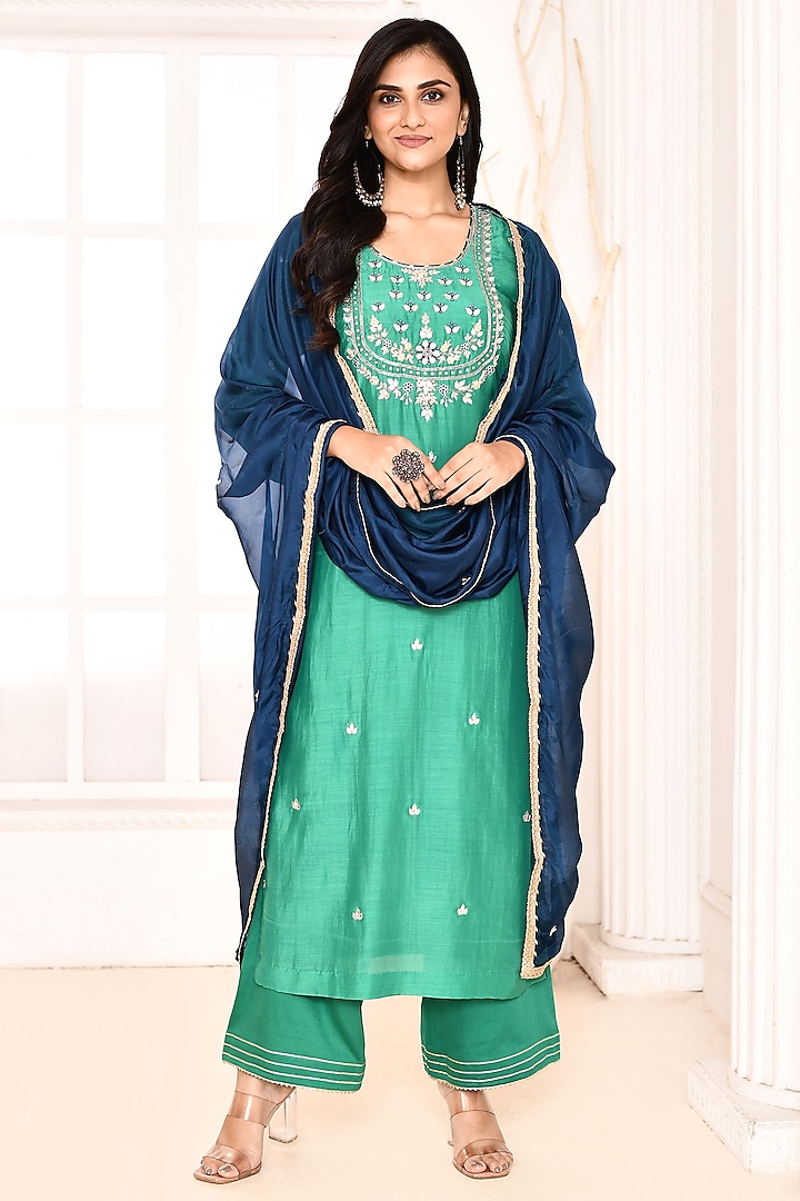 Green Cotton Silk Hand Embroidered Straight Kurta Set by Abbaran at Pernia's Pop Up Shop