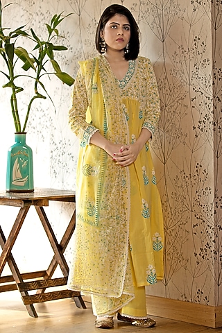 Yellow Hand Block Printed Gathered Kurta Set by Abbaran