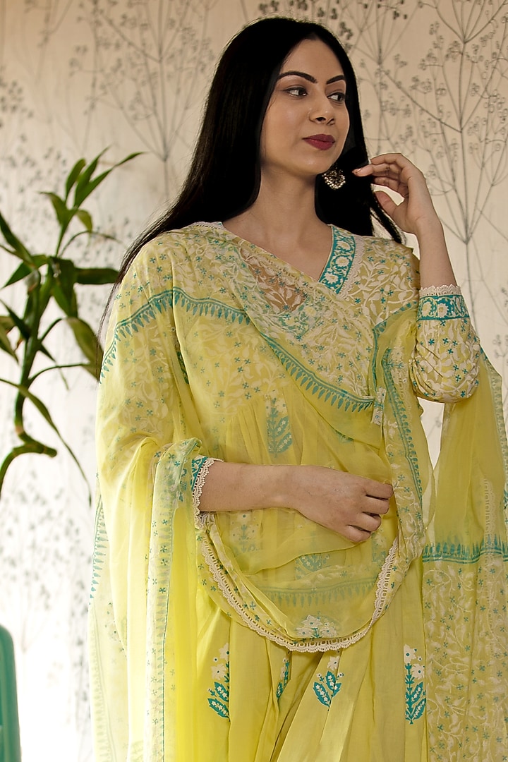 Lemon Hand Block Printed Gathered Kurta Set by Abbaran at Pernia's Pop Up Shop