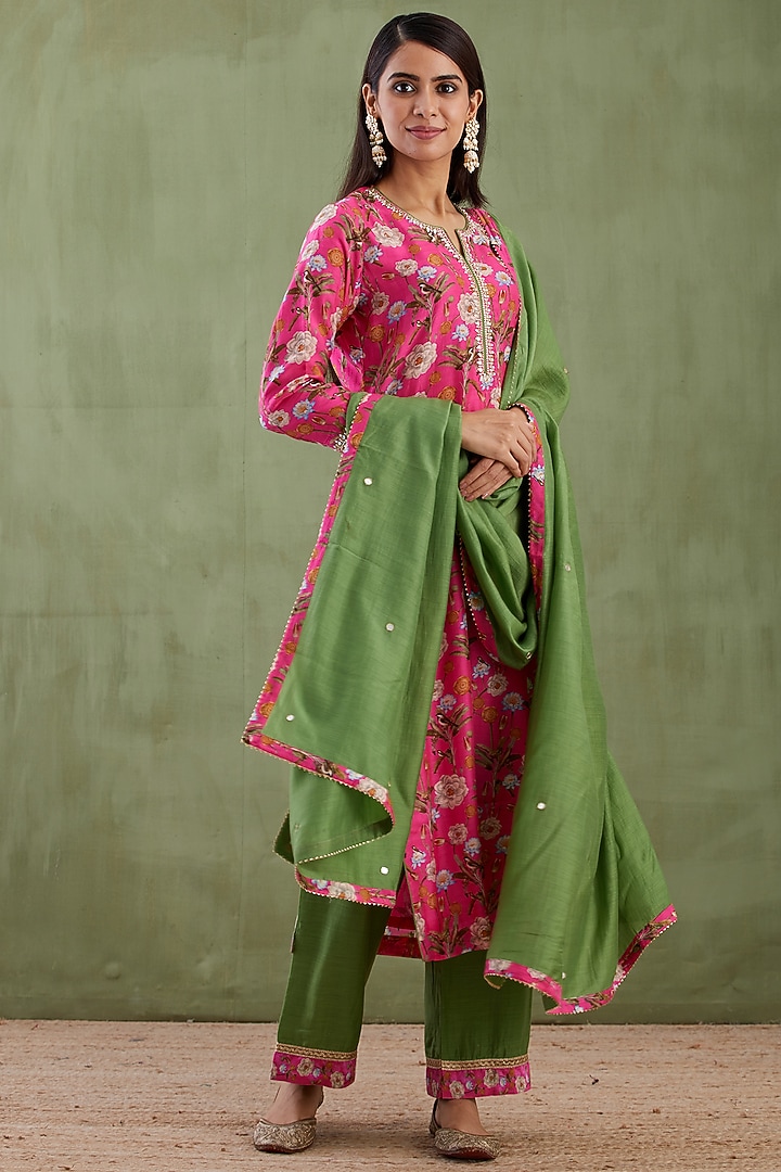 Magenta Embroidered & Digital Printed Kurta Set by Abbaran at Pernia's Pop Up Shop