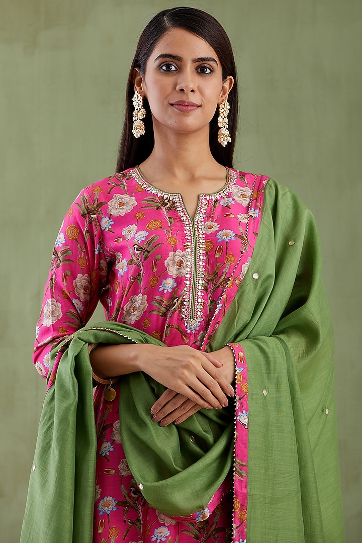 Magenta Embroidered & Digital Printed Kurta Set by Abbaran at Pernia's Pop Up Shop