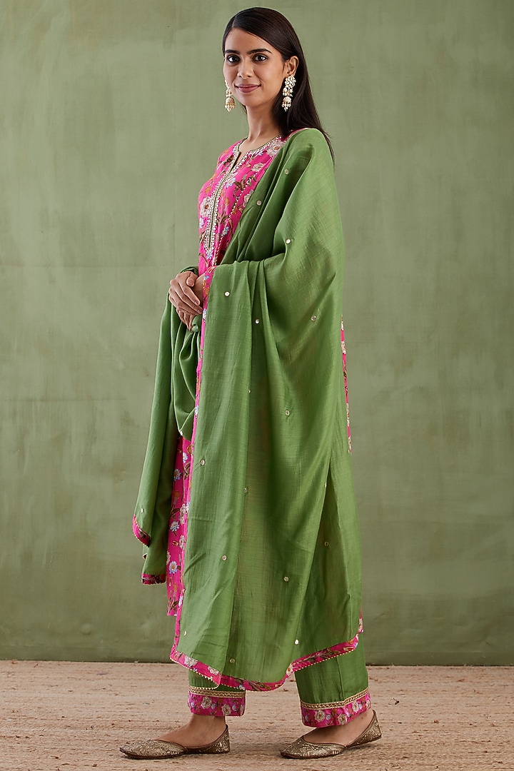 Magenta Embroidered & Digital Printed Kurta Set by Abbaran at Pernia's Pop Up Shop