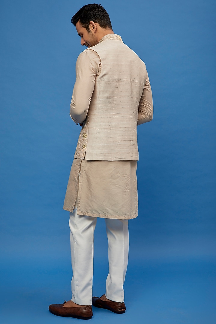 Beige Raw Silk Floral Jaal Embroidered Bundi Jacket Set by AUGUST by Swati Akash Jhunjhunwala at Pernia's Pop Up Shop