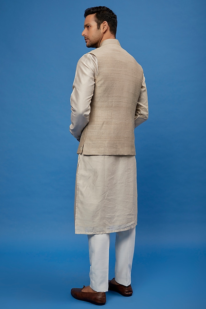 Gold Raw Boota Embroidered Bundi Jacket Set by AUGUST by Swati Akash Jhunjhunwala at Pernia's Pop Up Shop