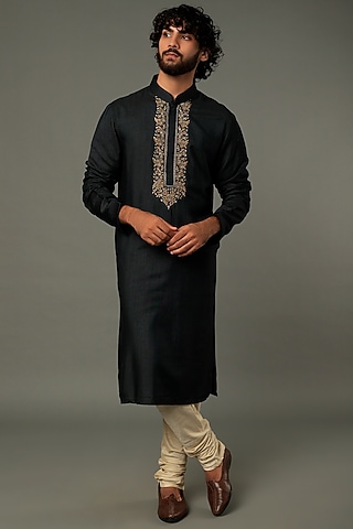 Black Embroidered Kurta Set by AUGUST by Swati Akash Jhunjhunwala