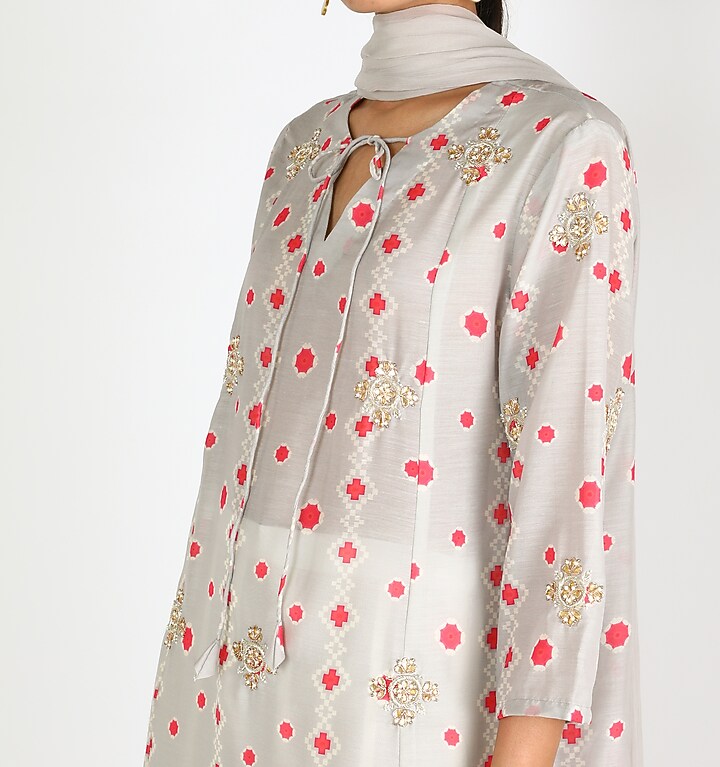 Off White Kurta Set by Adara By Sheytal at Pernia's Pop Up Shop
