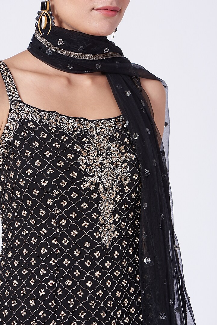 Black Hand Embroidered Pleated Gharara Set by Abhi Singh at Pernia's Pop Up Shop