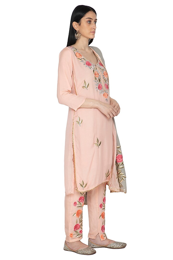 Peach Floral Resham Kurta Set by Abhi Singh at Pernia's Pop Up Shop