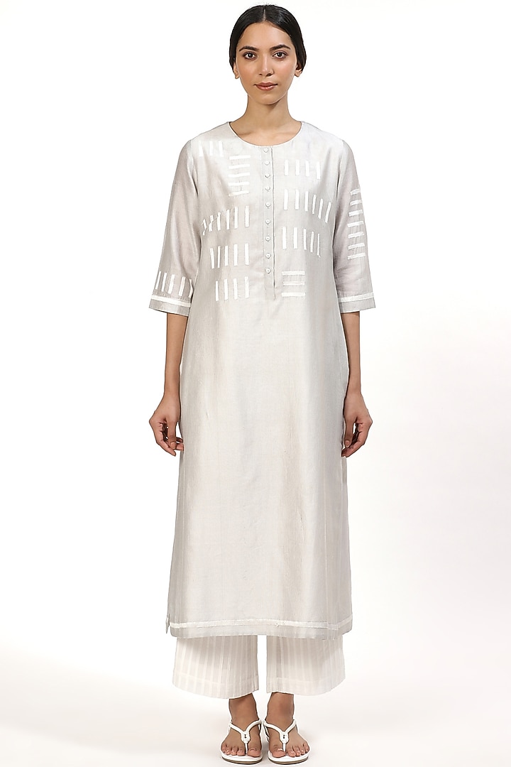 Ivory & Grey Embroidered Slim Kurta by Abraham & Thakore at Pernia's Pop Up Shop