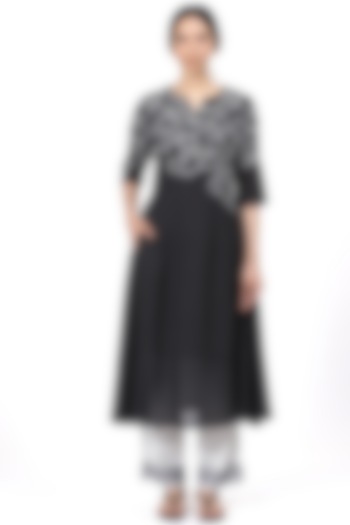 Black & White Hand Block Printed Kalidar Kurta by Abraham & Thakore at Pernia's Pop Up Shop
