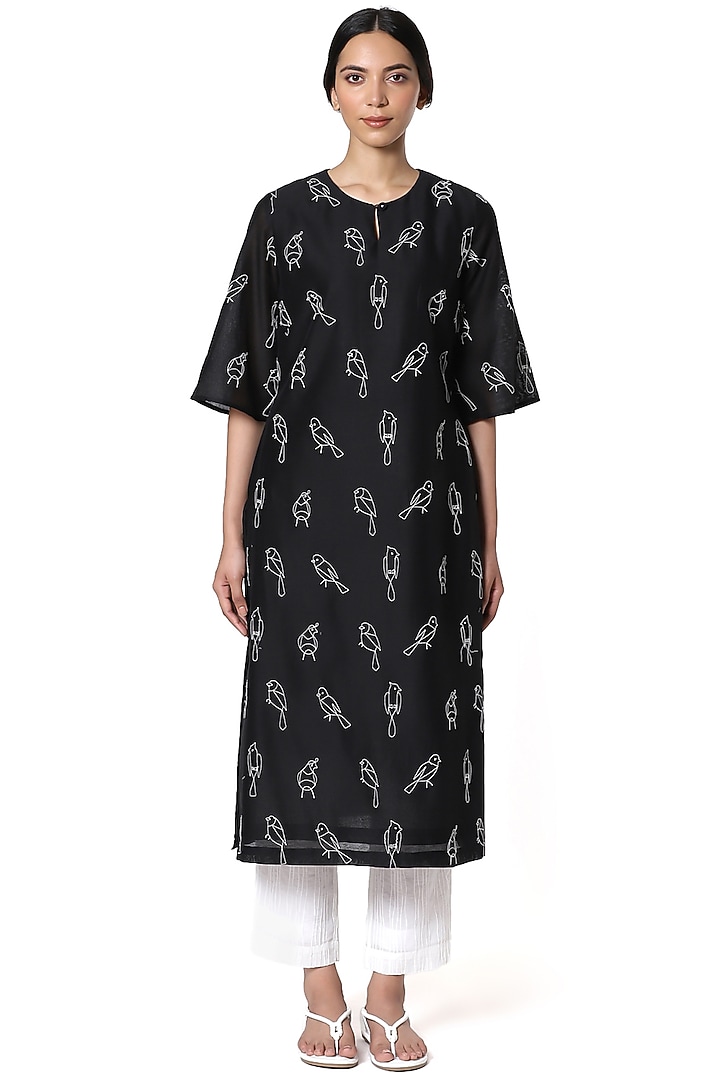 Black & White Hand Embroidered Kurta by Abraham & Thakore at Pernia's Pop Up Shop