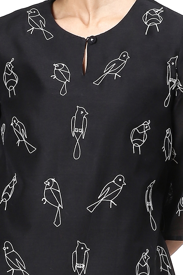 Black & White Hand Embroidered Kurta by Abraham & Thakore at Pernia's Pop Up Shop