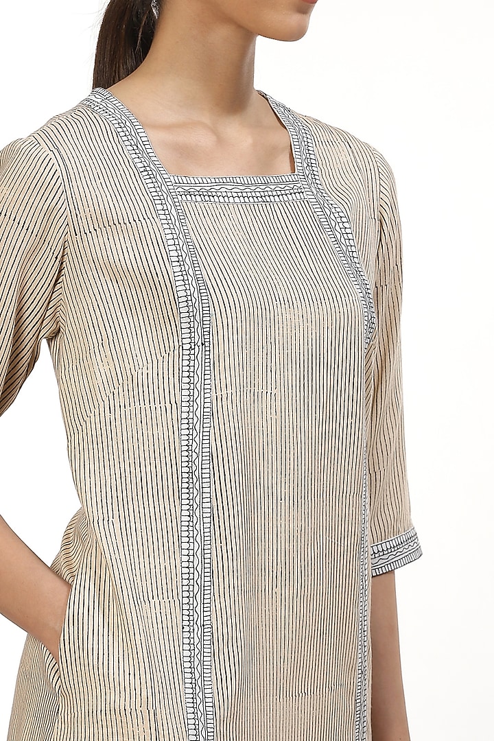 Black & Beige Embroidered & Printed Kurta by Abraham & Thakore at Pernia's Pop Up Shop