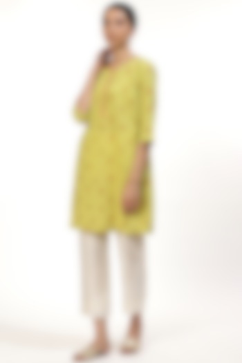 Lime Embroidered Kurta by Abraham & Thakore
