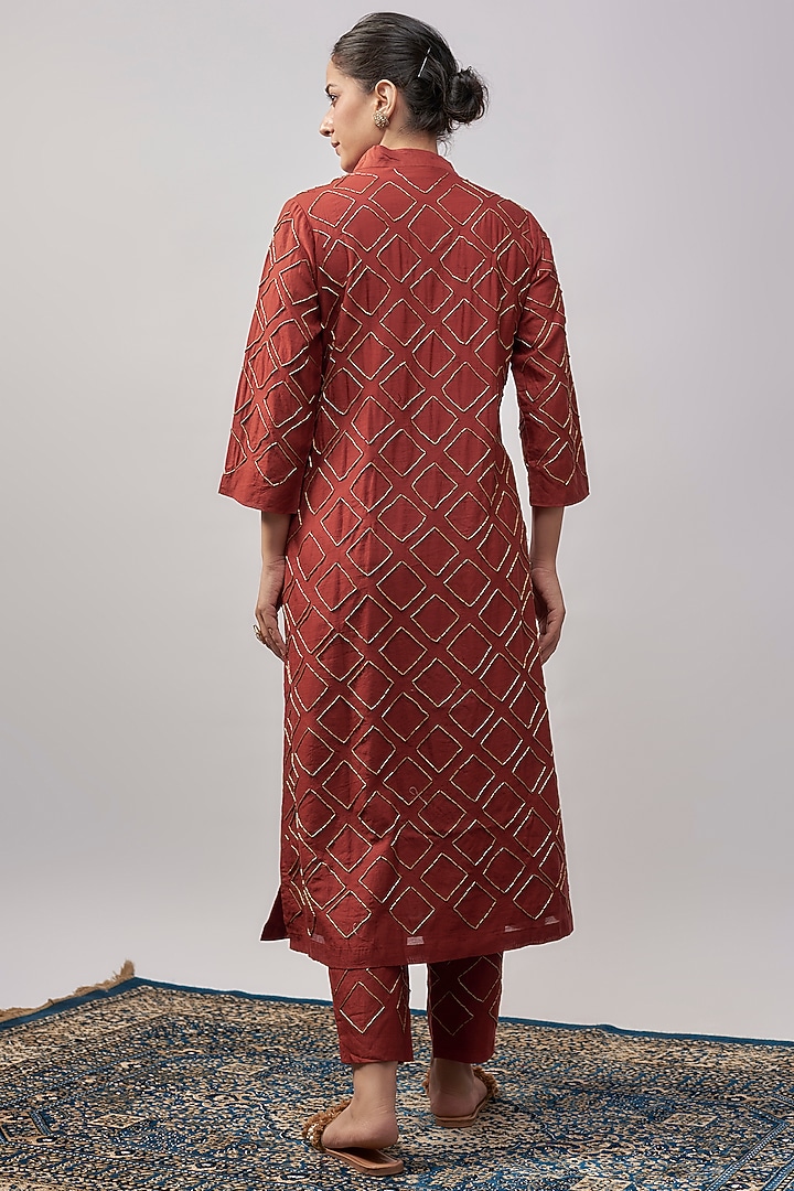 Red Chanderi Bugle Bead Embroidered Kurta by Abraham & Thakore at Pernia's Pop Up Shop