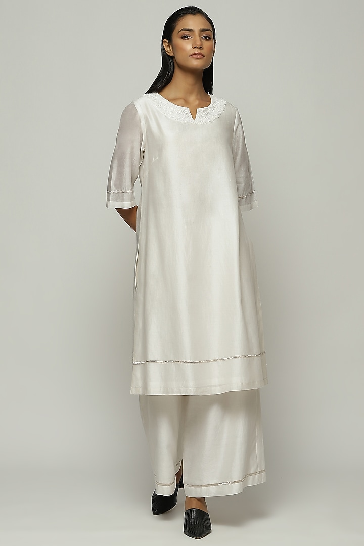 Ivory Chanderi Hand Embroidered Kurta by Abraham & Thakore at Pernia's Pop Up Shop