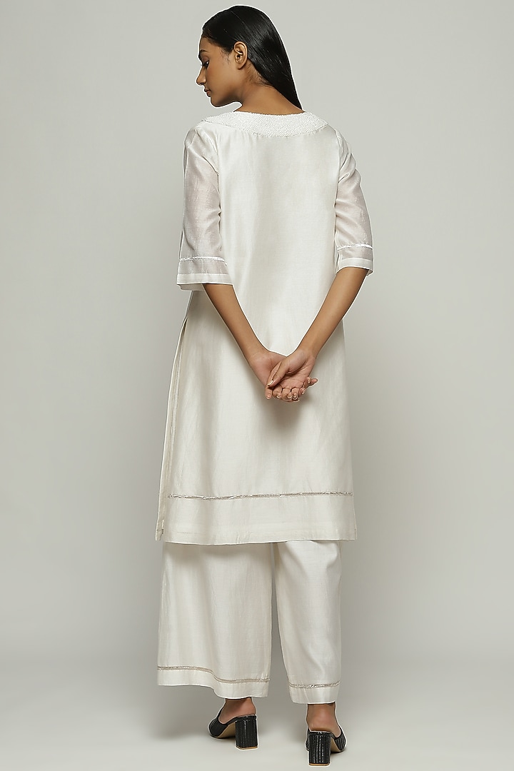 Ivory Chanderi Hand Embroidered Kurta by Abraham & Thakore at Pernia's Pop Up Shop