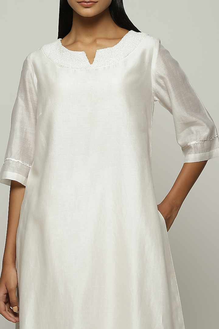 Ivory Chanderi Hand Embroidered Kurta by Abraham & Thakore at Pernia's Pop Up Shop