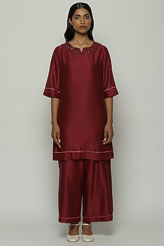Wine Chanderi Hand Embroidered Kurta by Abraham & Thakore