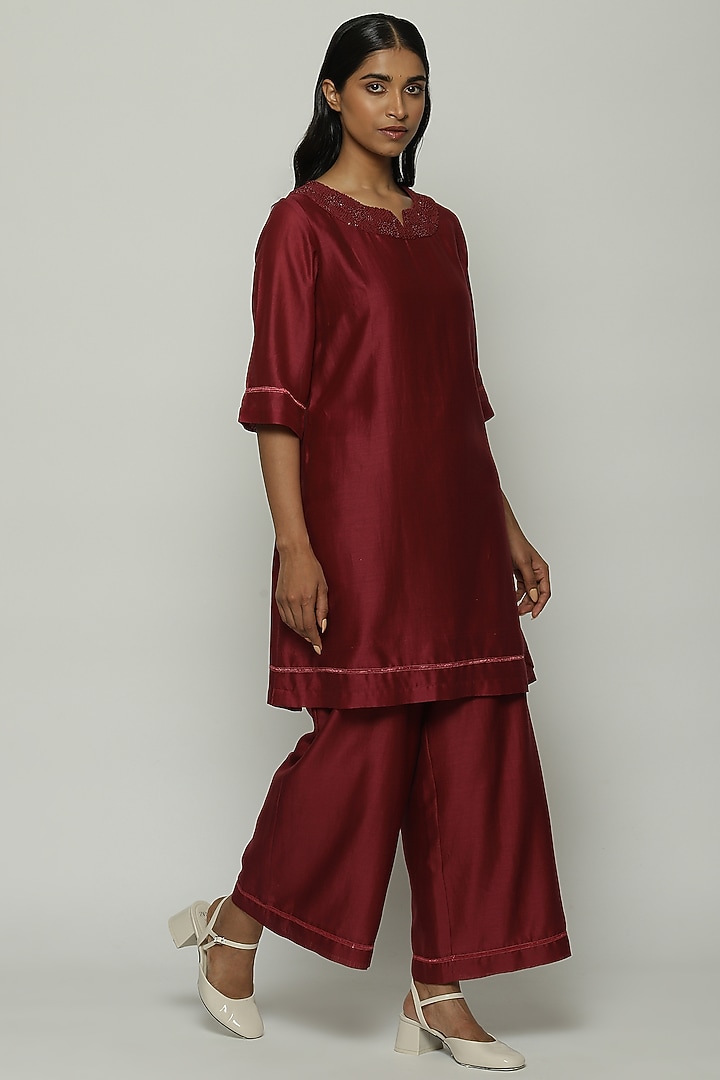 Wine Chanderi Hand Embroidered Kurta by Abraham & Thakore at Pernia's Pop Up Shop