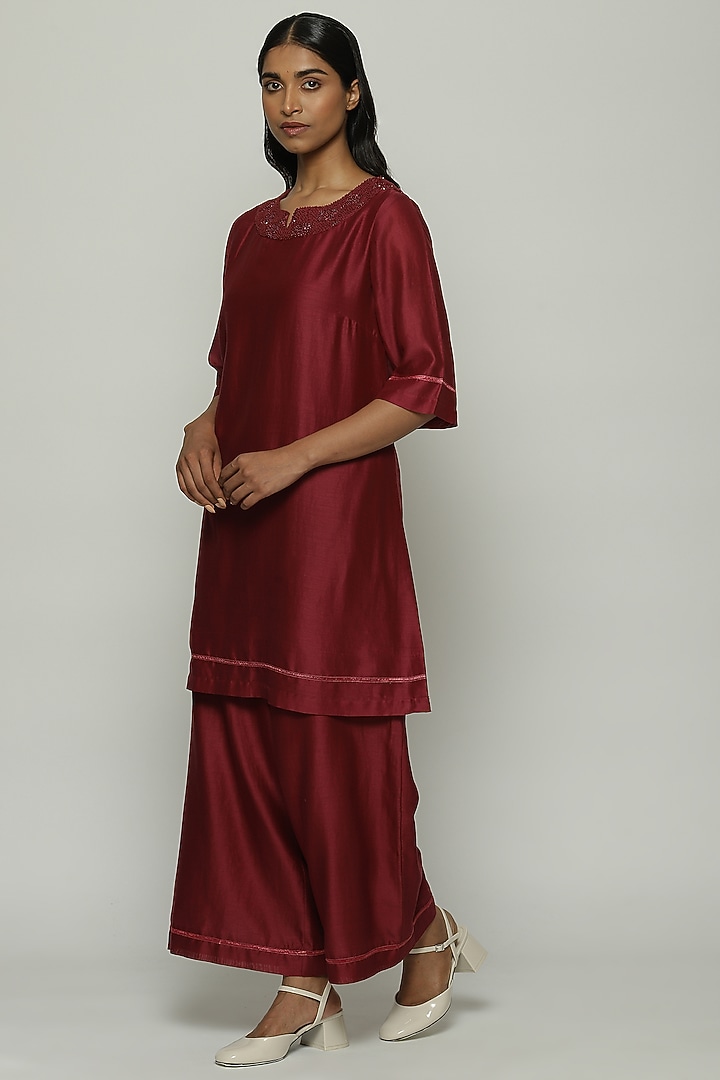 Wine Chanderi Hand Embroidered Kurta by Abraham & Thakore at Pernia's Pop Up Shop