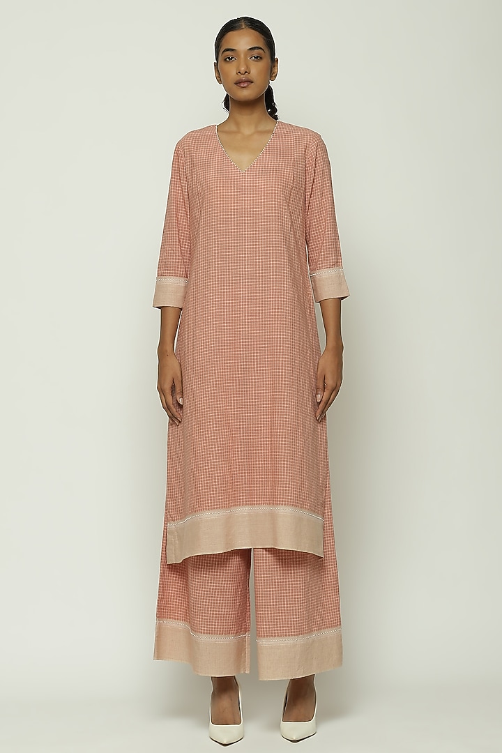 Pink Cotton Hand Embroidered Handwoven Kurta by Abraham & Thakore at Pernia's Pop Up Shop