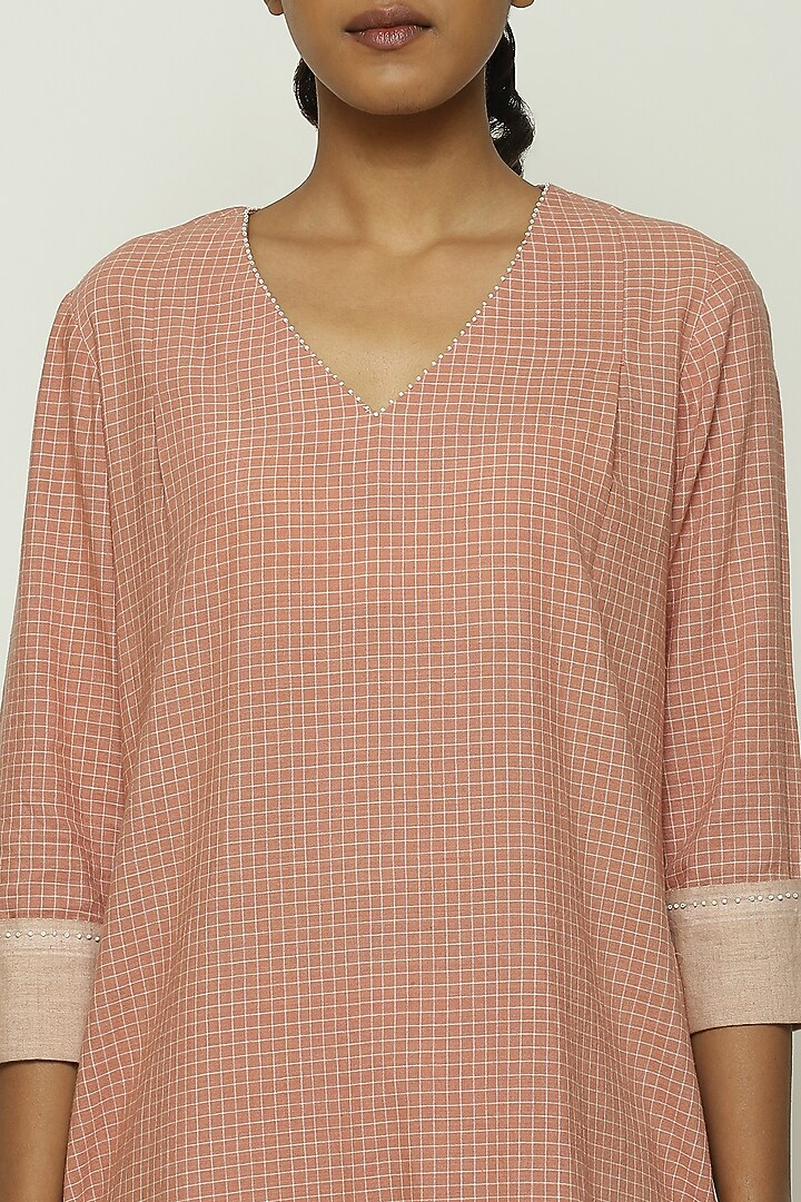 Pink Cotton Hand Embroidered Handwoven Kurta by Abraham & Thakore at Pernia's Pop Up Shop