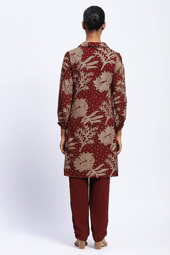 Burgundy Georgette Floral Embellished Kurta by Abraham & Thakore at Pernia's Pop Up Shop