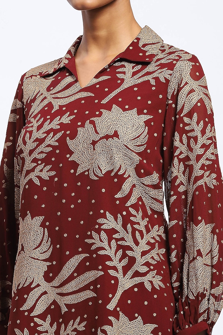 Burgundy Georgette Floral Embellished Kurta by Abraham & Thakore at Pernia's Pop Up Shop
