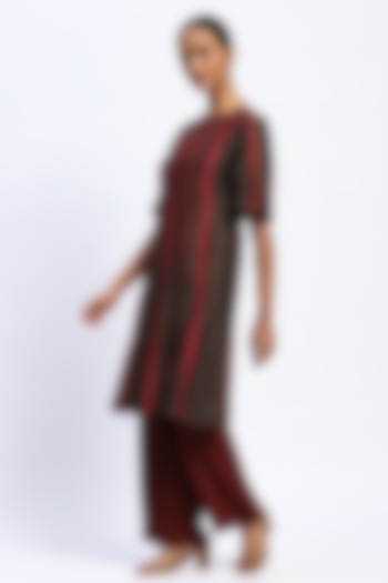 Brown Chanderi Applique Embroidered Kurta by Abraham & Thakore at Pernia's Pop Up Shop