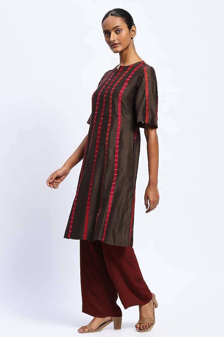 Brown Chanderi Applique Embroidered Kurta by Abraham & Thakore at Pernia's Pop Up Shop