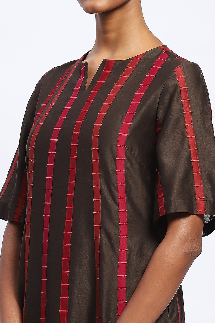 Brown Chanderi Applique Embroidered Kurta by Abraham & Thakore at Pernia's Pop Up Shop