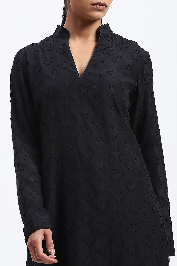 Black Chanderi Cutwork Kurta by Abraham & Thakore at Pernia's Pop Up Shop