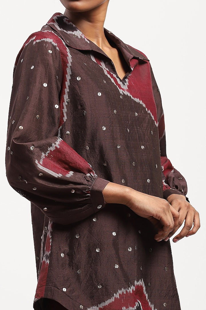 Burgundy Chanderi Geometric Pattern Top by Abraham & Thakore at Pernia's Pop Up Shop