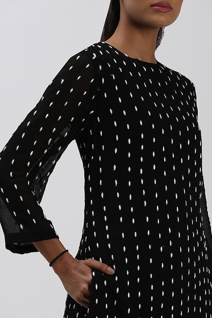 Black & Ivory Georgette Embroidered Kurta by Abraham & Thakore at Pernia's Pop Up Shop
