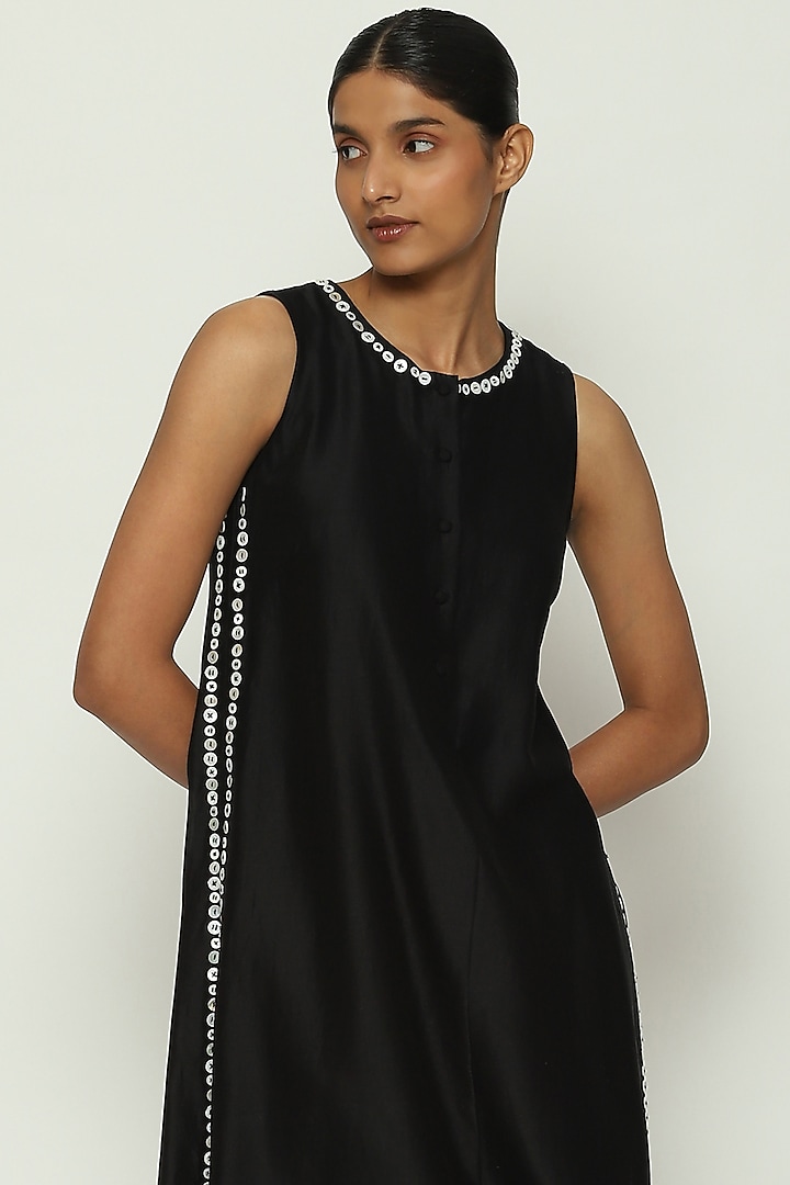 Black Chanderi Mother-Of-Pearl Embroidered Kurta by Abraham & Thakore at Pernia's Pop Up Shop