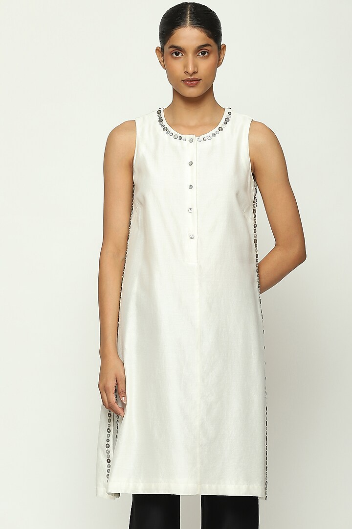 Ivory Chanderi Mother-Of-Pearl Embroidered Kurta by Abraham & Thakore at Pernia's Pop Up Shop