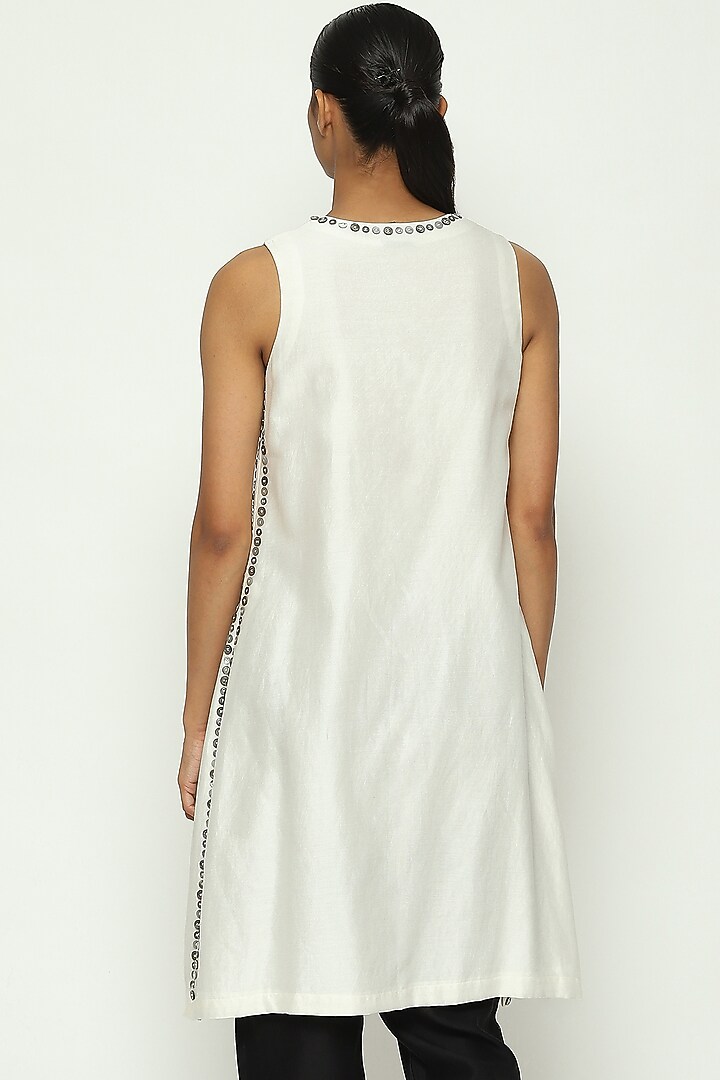 Ivory Chanderi Mother-Of-Pearl Embroidered Kurta by Abraham & Thakore at Pernia's Pop Up Shop