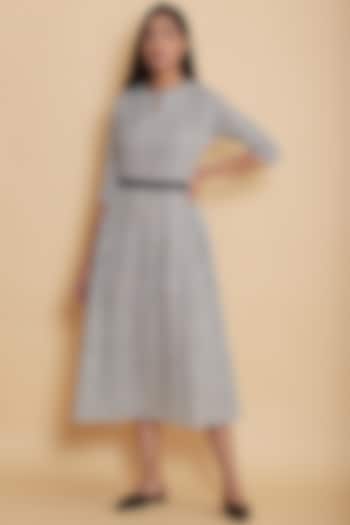 Grey Kurta With Stripes by Abraham & Thakore at Pernia's Pop Up Shop