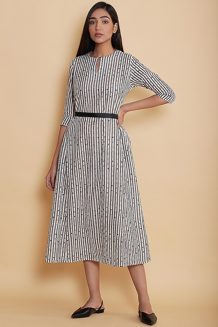 Grey Kurta With Stripes by Abraham & Thakore at Pernia's Pop Up Shop