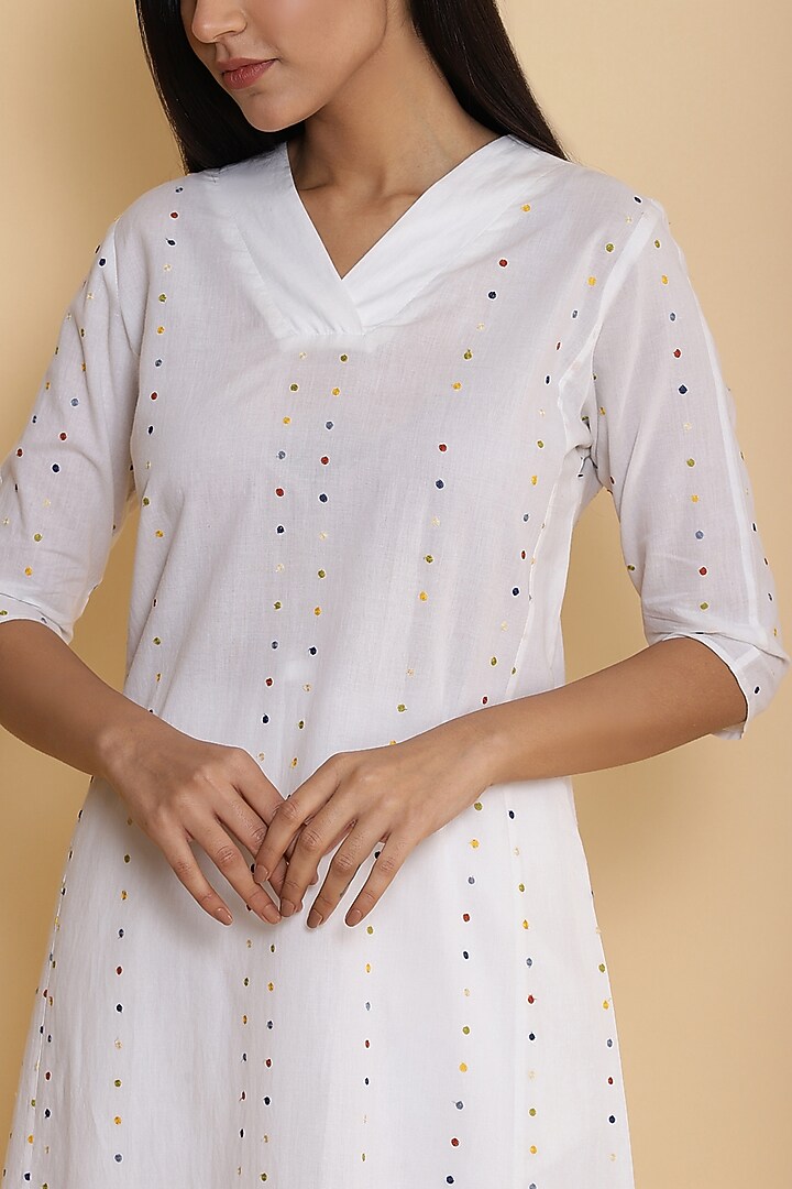 White Kurta With Embroidered Dots by Abraham & Thakore at Pernia's Pop Up Shop