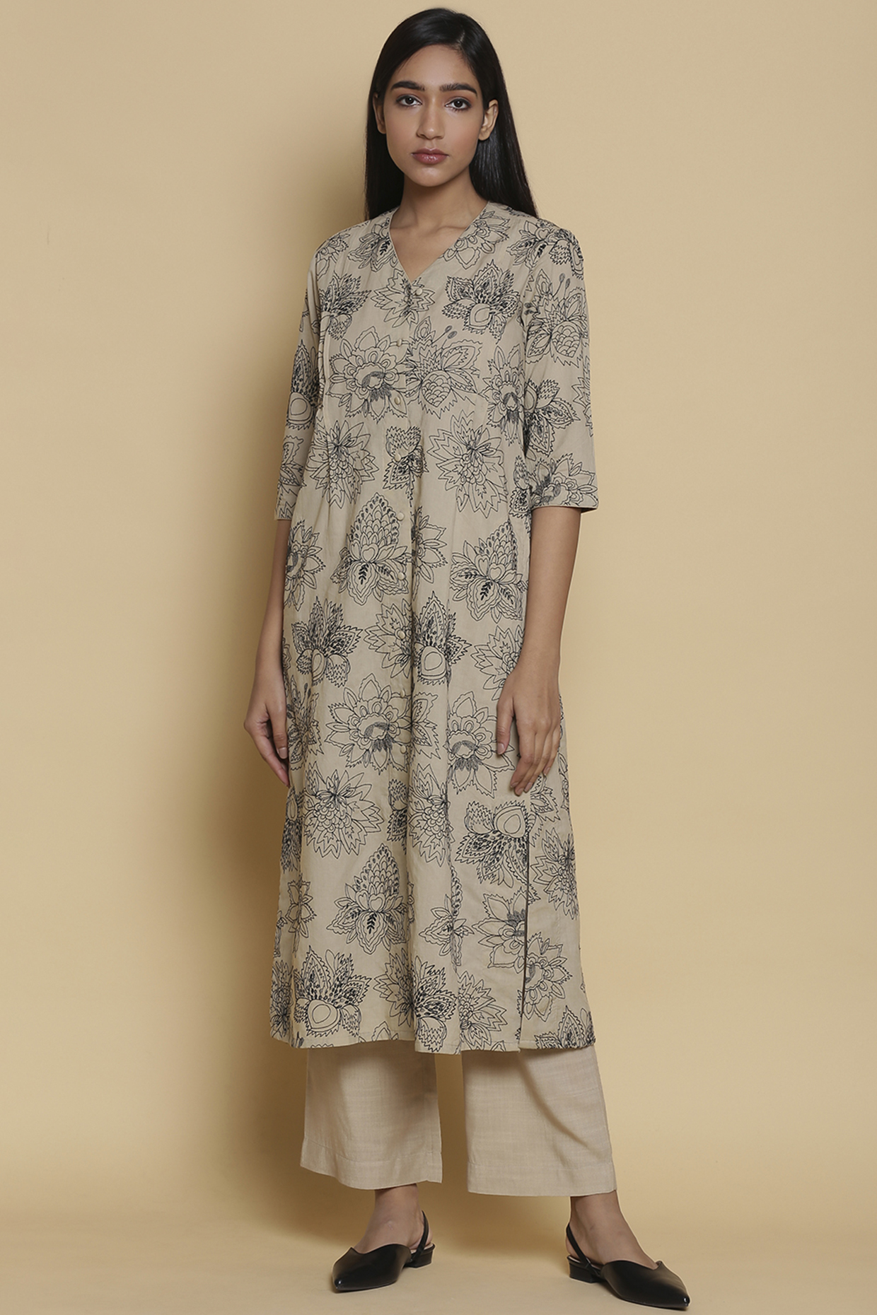 Suae Kurta With Butta Embroidery by Abraham & Thakore at Pernia's Pop Up Shop
