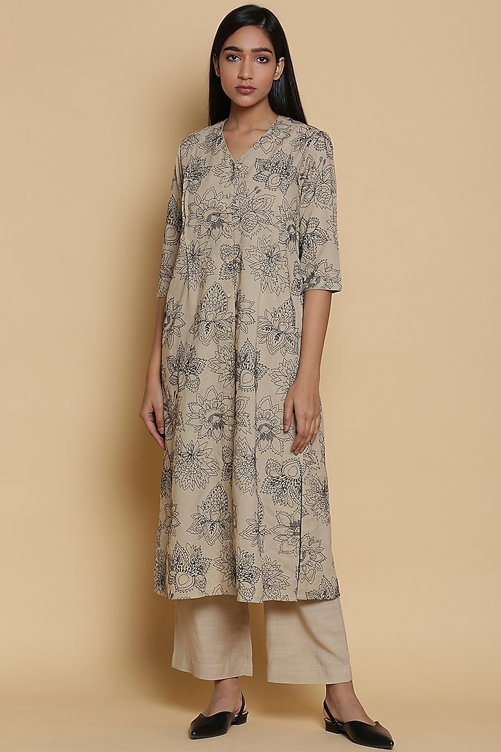 Suae Kurta With Butta Embroidery by Abraham & Thakore at Pernia's Pop Up Shop
