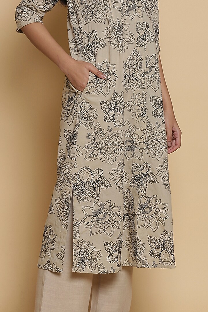 Suae Kurta With Butta Embroidery by Abraham & Thakore at Pernia's Pop Up Shop