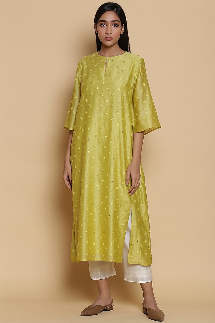 Lemon Green Mirror Embroidered Kurta by Abraham & Thakore at Pernia's Pop Up Shop