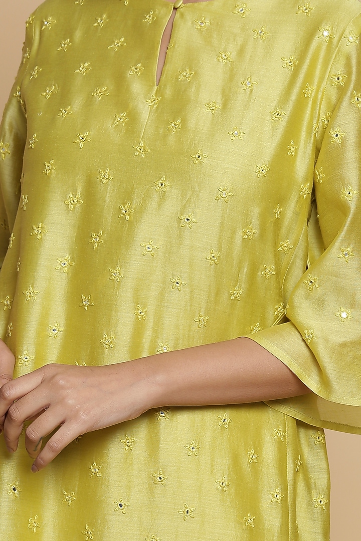 Lemon Green Mirror Embroidered Kurta by Abraham & Thakore at Pernia's Pop Up Shop